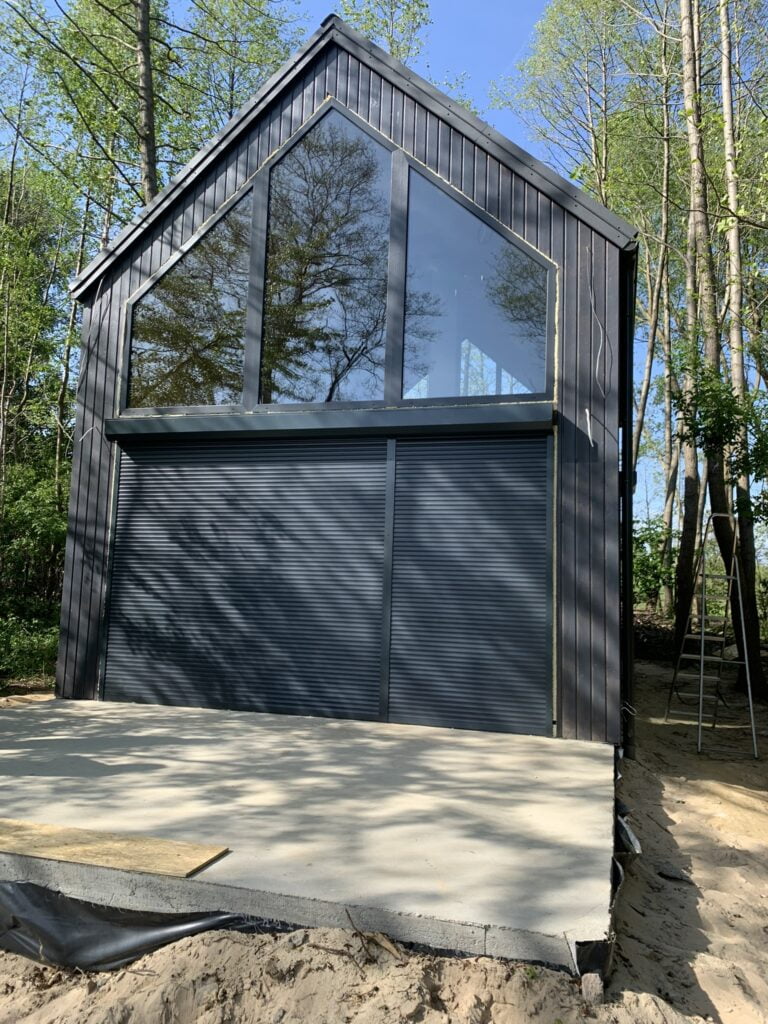 dom po montażu rolet zewnętrznych