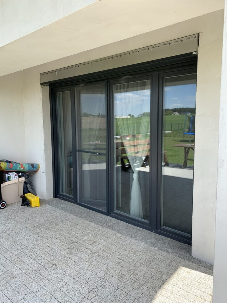 okno tarasowe z roletą zewnętrzną