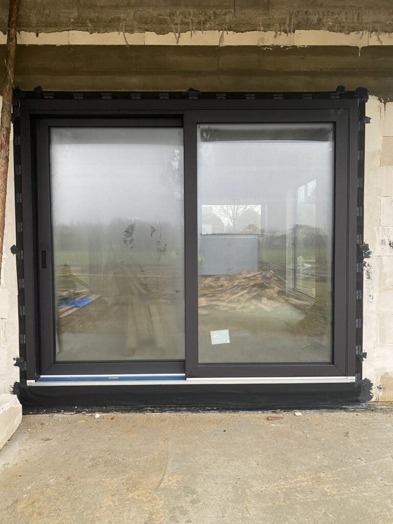 okno po ciepłym montażu